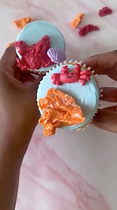 Go under the sea with these adorable coral reef inspired cupcakes 🧁🦀 | Wilton Cake Decorating