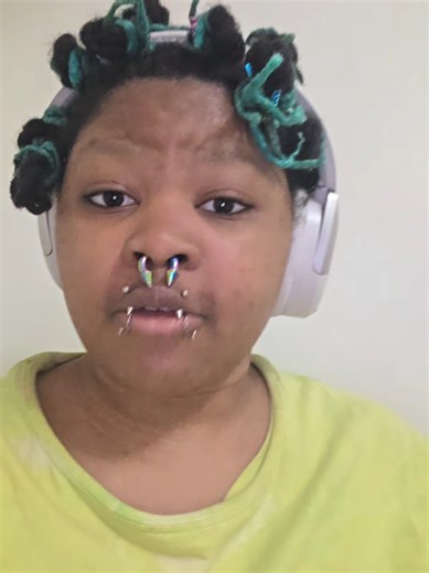 i have seen a bridge on a nose like mine and it looked so odd help #bridgepiercing #piercing #flatnose