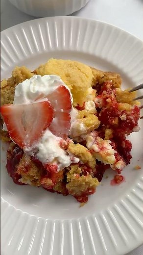 Strawberry Cheesecake Dump Cake #allthingsmamma #dessert #easyrecipes #recipe