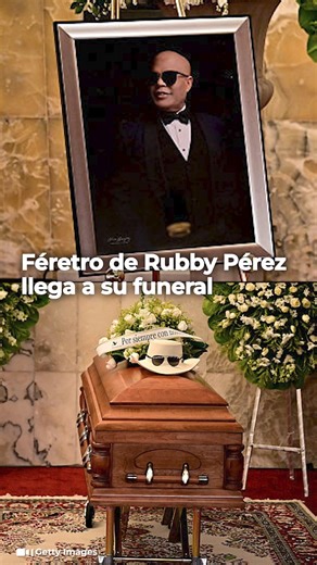 87K views · 1.4K reactions | ¡Le dan su último adiós! Funeral de #RubbyPérez: dolor y conmoción en su llegada al Teatro Nacional ️ #QEPD #Editorial | Famosos | Facebook