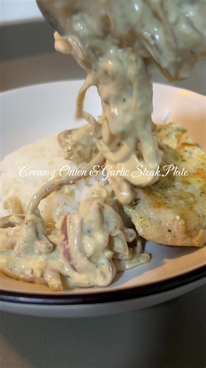 Easy Creamy Onion & Garlic Steak Plate Recipe