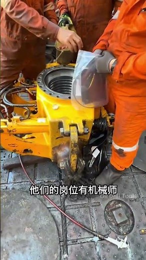 Oil drilling, maintenance of top drive rotary head #oilfield #petroleum #oilman #oilwell #drilling