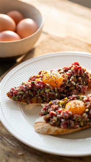 Stonegate Estate | British organic eggs on Instagram: "There is, quite simply, nothing more romantic than an intimate dinner for two. For Valentine’s Day, @gill.meller’s take on a steak tartare feels like the ultimate beautiful gesture. Luxurious, intimate and ever so slightly thrilling. Just add a single candle to the table, pour a glass of something delicious and show the one you love how much you really care. To share something unforgettable this Valentine’s Night, you’ll need: 200g organic b