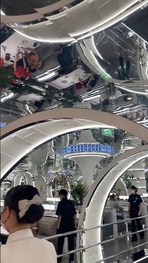 Trendy Shanghai Restaurant Vibes ✨ Inside the Famous No.3 Warehouse 🍽️ #ShanghaiFood