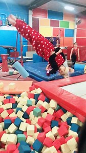 Double tap when I land on the trampoline. How many girls did u count?