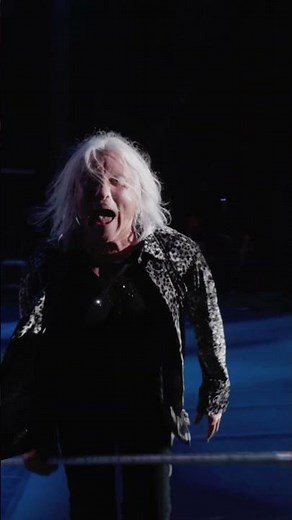 Don't let go. Edmonton, we're ready to bring it tonight. 👊💥 🎟 DefLeppard.com/tour 🎥 Ryan Sebastyan