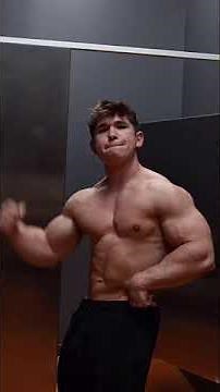 Flexing compilation: Young white muscle god Bryson Gunn