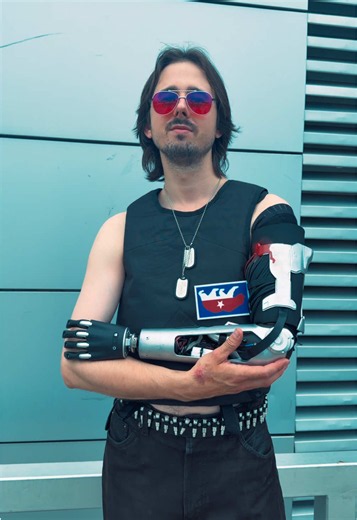 Johnny Silverhand bionic hand cosplay – Pyrkon festival tips