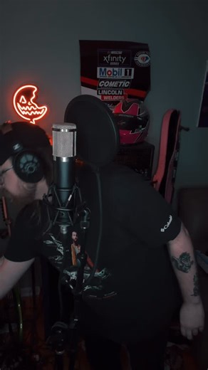 By far the hardest one take cover I’ve ever done (RIP Chester) @linkinpark - Given Up @lautenaudio #cover #linkinpark #vocalist #metalhead #metal | Hunter Borchardt