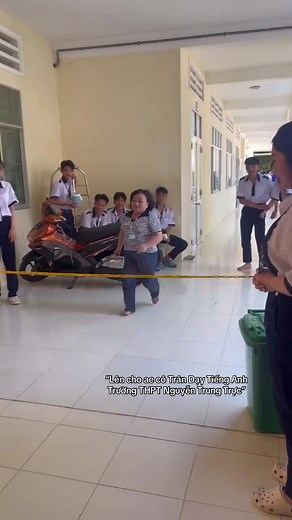 Cô Trân Dạy Tiếng Anh THPT Nguyễn Trung Trực