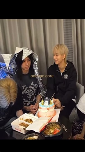 odehan REVIVED 💯💯🫂🫂 #xdinaryheroes #odehan ignore him blinking for help in morse code.... #junhan #yaoi #ode