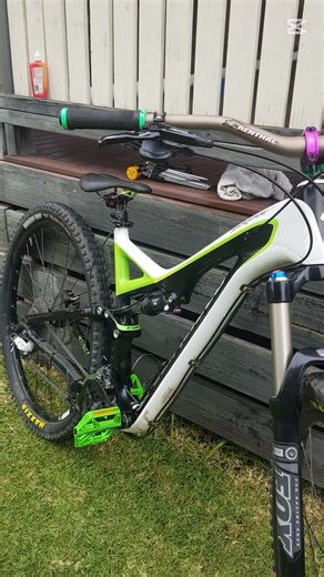 had to reuse old clips #mtb #specialized #redbull #bikelife #clean