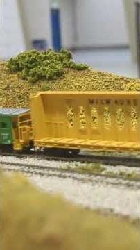 BNSF GP38-2's hard at work!! #train #nscale #bnsf #modeltrainshow #modeltrains (October train show)