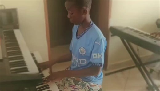 Join Online Piano Lessons with Tr Josh Keys