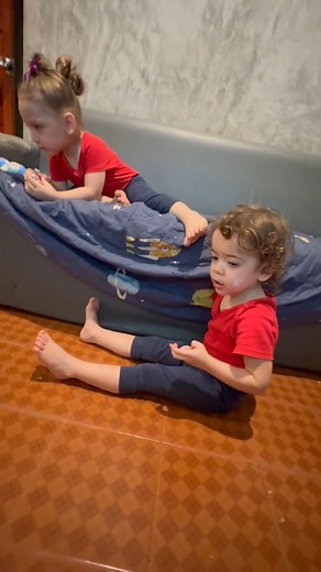 23K views · 284 reactions | 6 Zabawa na dywanie! Urocze dzieci i ich samochodzik! #rodzinaclarke #wieloraczki #vlog https://youtu.be/gH4ML63BkAE | RodzinaClarke | Facebook