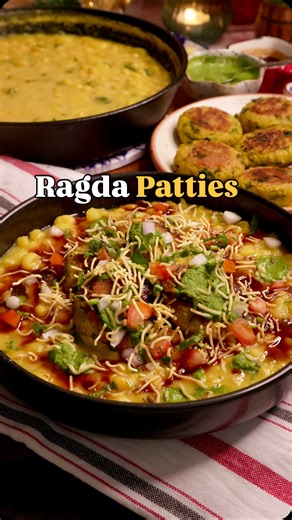 Comment “Ragda” for RAGDA PATTICE Recipe via DM If you’re a street food lover or just someone searching for comfort food that packs a punch, Ragda Pattice will surely tantalize your taste buds! 😍✨ This delicious dish, hailing from the vibrant streets of Gujarat and Maharashtra, combines soft, spiced potato patties (pattice) with a creamy, flavorful white mutter gravy. It’s a feast of textures and flavors that will leave you asking for seconds! 🙌 . [ Ragda Pattice Recipe , How to Make Ragda Pat