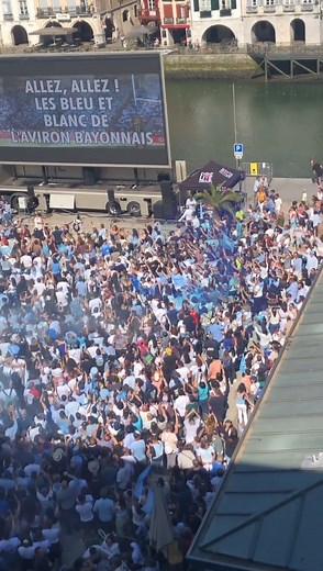 La victoire de l'Aviron Bayonnais au Championnat de France, c'est aussi la victoire de fervents supporters au soutien indéfectible... de toute une ville... et plus encore ! 🎥 vidéo de Olivier Alleman lors de la retransmission du match contre Mont-de-Marsan le 5 juin à Bayonne #avironbayonnais #rugby #championnatdefrance #ProD2 #bayonne #supporters #paysbasque #montdemarsan #landes #sport #sudouest | Que faire au Pays Basque
