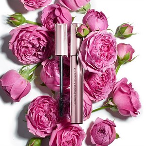 10K views · 153 reactions | Η νέα Wonder Perfect Mascara 4D περιέχει rose wax και καλύπτει τις βλεφαρίδες με ένα διακριτικό "πέπλο" που τους χαρίζει άψογη καμπύλη. Προστατεύει και ενδυναμώνει τις βλεφαρίδες για ένα πιο εκφραστικό βλέμμα. #Clarins #ItsAllAboutYou #4DEYES #ClarinsMakeup #Mascara | Clarins Greece | Facebook