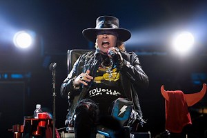 Video: 'Enthroned' Axl Rose rocks in AC/DC debut in Lisbon