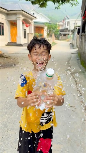 Poor boy and funny pranks 🧁🍦#shortsfeed #cute #familysinhtho