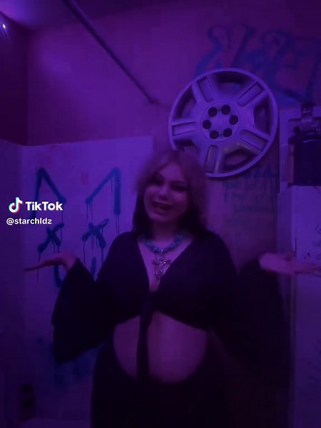 Exploring Whimsical 70s Hippie Outfits for Groovy Vibes