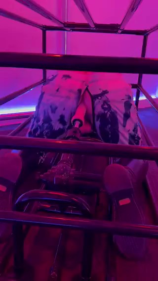 My @collareddavid is enjoying its fucking machine in the cage. 😈#gayskinheadslave
