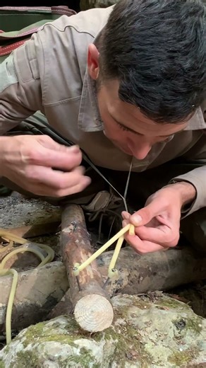 Survival Skills : DIY Amazing Powerfull Slingshot for Bushcraft Camping