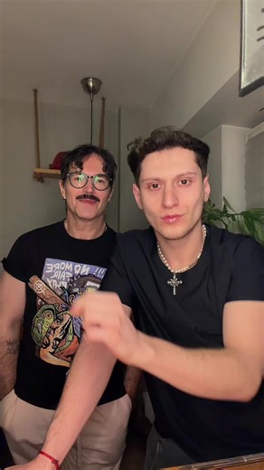 Începem anul nu doar cu „new year, new me”, ci și cu o activitate super cool de a-ți crea propriul Vision Board 2026. Punem rezoluțiile pe un canvas, bem un pahar de prosecco, vom avea small talks despre fashion și trenduri și, extra, deschideri de tarot, ori să vedem cum ne merge anul, ori dacă ne vine persoana aia non-toxic în lunile ce vor urma. Toate materialele necesare pentru vision board — reviste, foarfece, lipici și canvas — le aveți pregătite. Ne vedem pe 17.01, de la 16:00, la Nais Sp