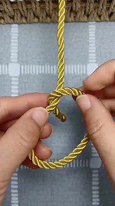 Instructions on how to tie a simple, sturdy rope #diycrafts #crafts #bracelet | Diy Bracelet