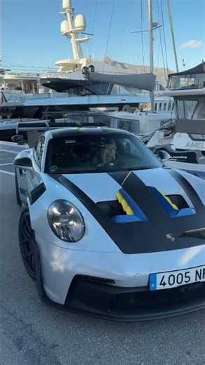 This Porsche GT3 RS Looks Unreal 🤤