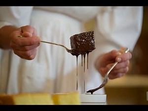 How to make a traditional Aussie Lamington!