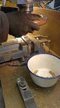 Using a shop made hand wheel collet chuck on the mill for quick tool changes