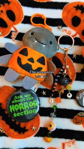 🧡🎃👻 #halloween #halloweenpins #fyp #baggu #handbag #spooky #pins #keychain #foryoupage #purse #halfwaytohalloween | Halloween Fall