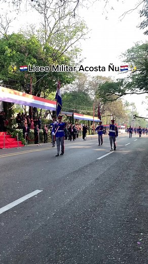 Desfile de Honor del Liceo Militar Acosta Ñu por Cambio de Presidencia