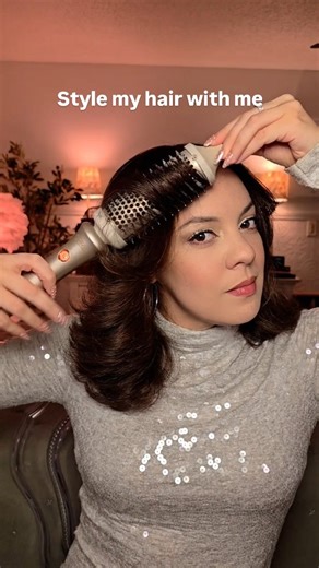 Alexis Monty - Orlando FL Model and Actress | I used this @tymo_fashiontech thermal blowout round brush to straighten and smooth my curly hair into a blowout style. It’s easy to use,... | Instagram