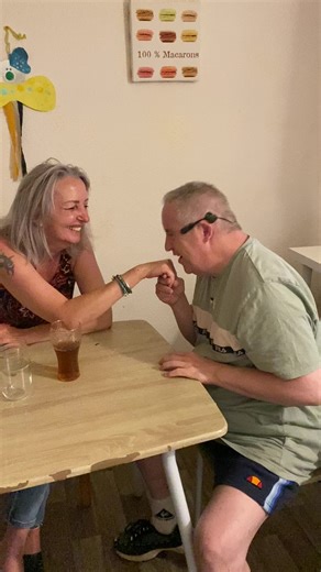 Nice Reunion: Fun Hand Game Between Friends