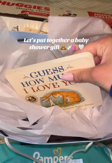 Books instead of cards are the best thing ever !! 👏🏼📚 #creatorsearchinsights #babyshowergift #babyshower #giftidea #fyp