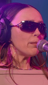 Espiègle, surréaliste et militante, Bonnie Banane chante ses rêves groove avec « Nini » en Live à FIP 💗🎙️Video intégrale 👉 https://youtu.be/Jh8o74wYzOA?feature=shared | FIP