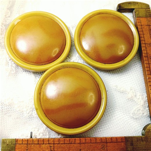 YELLOW Honey Buttons Celluloid Tight Top Large Marbled Mod Clothing Accessory Vintage Yellow Rimmed Glossy Shank Set Collector Button (37mm) - Etsy