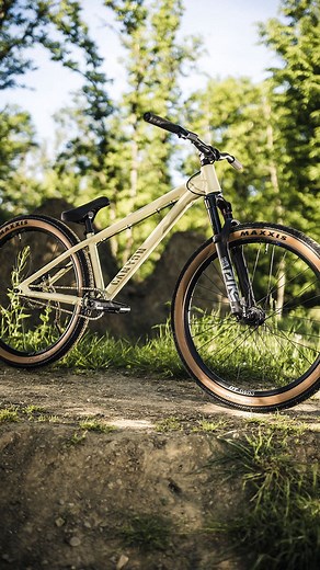 Canyon MTB on Instagram: "Our strong as nails, best in class dirt jump rig has had a refresh. The new @canyon Stitched 360 is packed with rider first features🤘 #MyCanyon #CLLCTV #BestinClass"