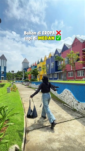 iniSherlyy🌻| #HallooBeebb👋🏻 on Instagram: "Spot Terbaru lagi di Medan yang udah terbuka untuk umum! masuknya gratisss bebb!🌻 kalau mau cari penginapan yang terdekat dan aman, ada “RedDoorz Jamin Ginting” cuma 100 ribuan. apalagi bookingnya dari apk @reddoorzid dan pake kode promo (YUKNGINEP) jadi makin hemat nih!🤩 #RedTravelers #RedDoorz #BukaSemuaPintu #PenginapanMedanMurah #RedDoorzJaminGinting #ViennaBotanicalLiving #ViennaBotanicalGarden #Medan"