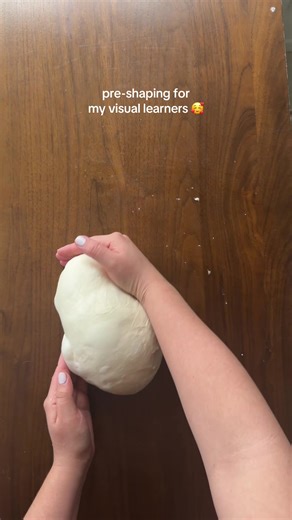 Keep those pinkies on the counter 🧚 this only gets easier the more you do it, too! Muscle memory is a miraculous thing 💪 Sourdough pre shaping tutorial #sourdough