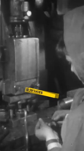 În 1945, România a fost călcată în picioare de tancurile sovietice și transformată într-o colonie a Moscovei. Pentru a-și asigura dominația, rușii nu au adus elite intelectuale sau patrioți la putere, ci au folosit hoții, criminalii și cei mai trădători români. Aceștia au devenit „apărători ai legii”, torționari, miniștri, judecători și procurori. Serviciile secrete erau controlate direct de la Kremlin și aveau o singură misiune: suprimarea oricărei forme de opoziție națională. Justiția era o ba