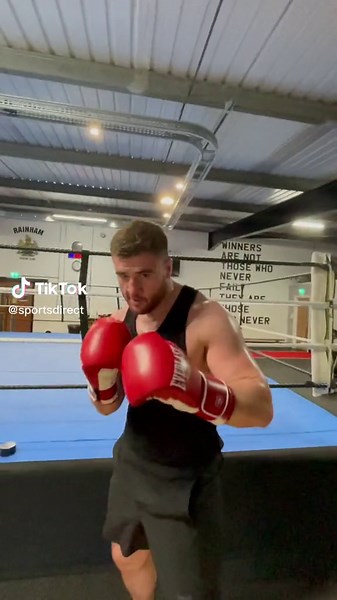 POV: Bull mode on the heavy bag 💥🥊 Wait until the end 👀😂 @Johnny Fisher #bosh #boshsoldier #everlast #boxing