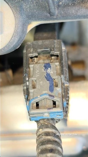 How to Remove Fuel Injector Connector Easily (No Damage)😳