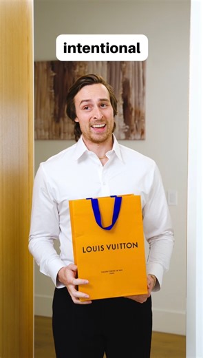 Gentlemen, your credit card is the best gift this Valentine’s Day ❤️ | Content Machine