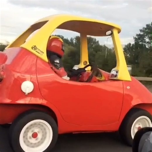 Not what you expect to see on the roads 😆 | UNILAD