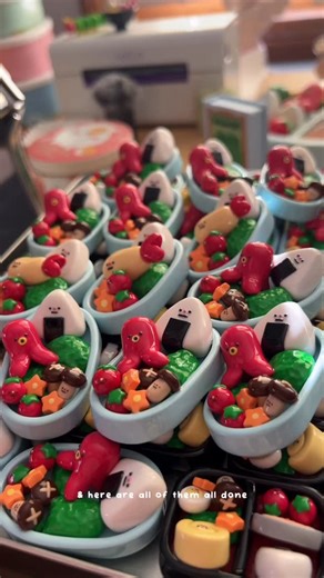 ✩ a u m i p o n ✩ on Instagram‎: "finishing my polymer clay magnets (•̀ᴗ•́ )و⁣⁣ thank you guys for liking them! I wasn’t expecting you guys to like them as much :0! I always buy a magnet when I go to a new place! which is your favorite magnet design? ⁣⁣ ⁣⁣ I’m also working on more tomato worry stones! ⁣they take me a while cause I get blisters when conditioning a large amount of clay (*꒦ິ꒳꒦ີ)⁣ ⁣⁣⁣ ⁣⁣⁣ #polymerclay #polymerclayart #clay #magnet #sculpt"‎