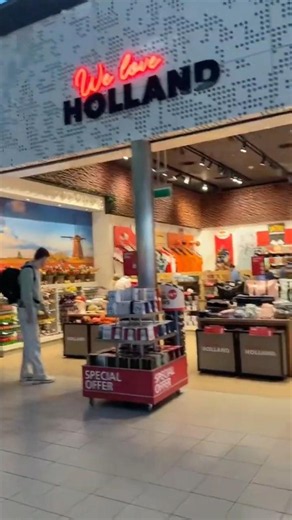 Amsterdam schiphol airport departures