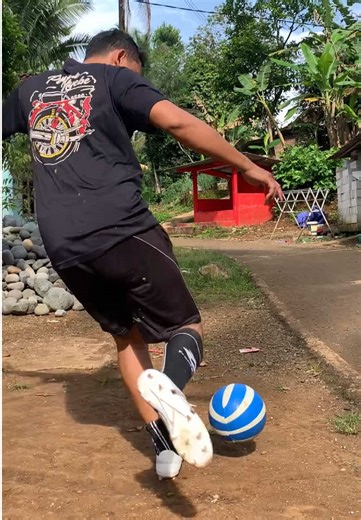Cara Membuat Bola Air untuk Sepak Bola